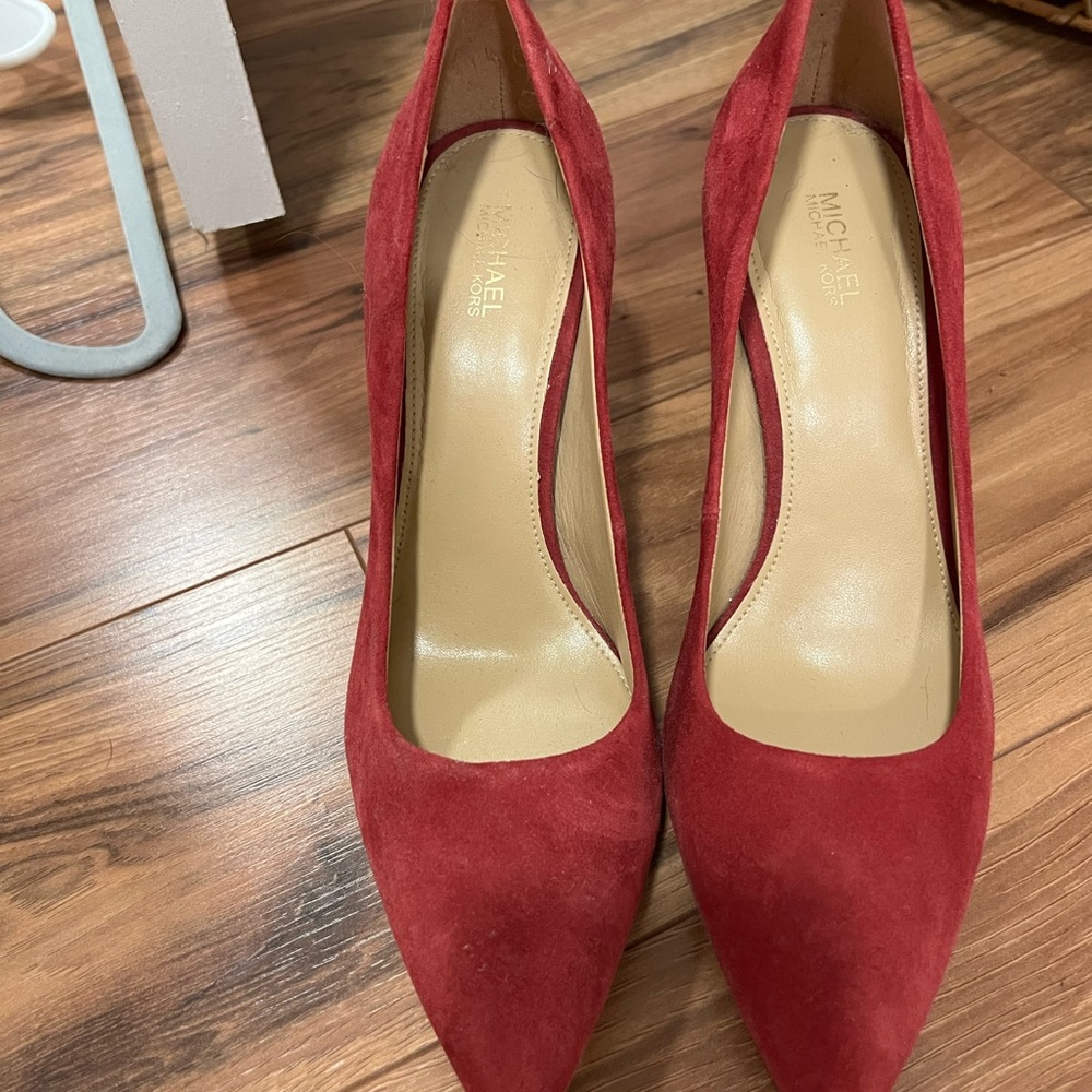 Michael kors suede heels pumps